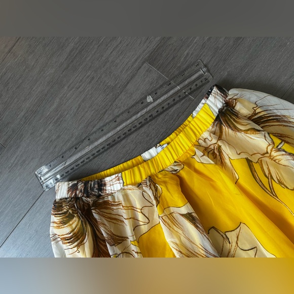 Chicwish yellow flower long skirt. Elastic waist. Size XS/Small. - Picture 6 of 8
